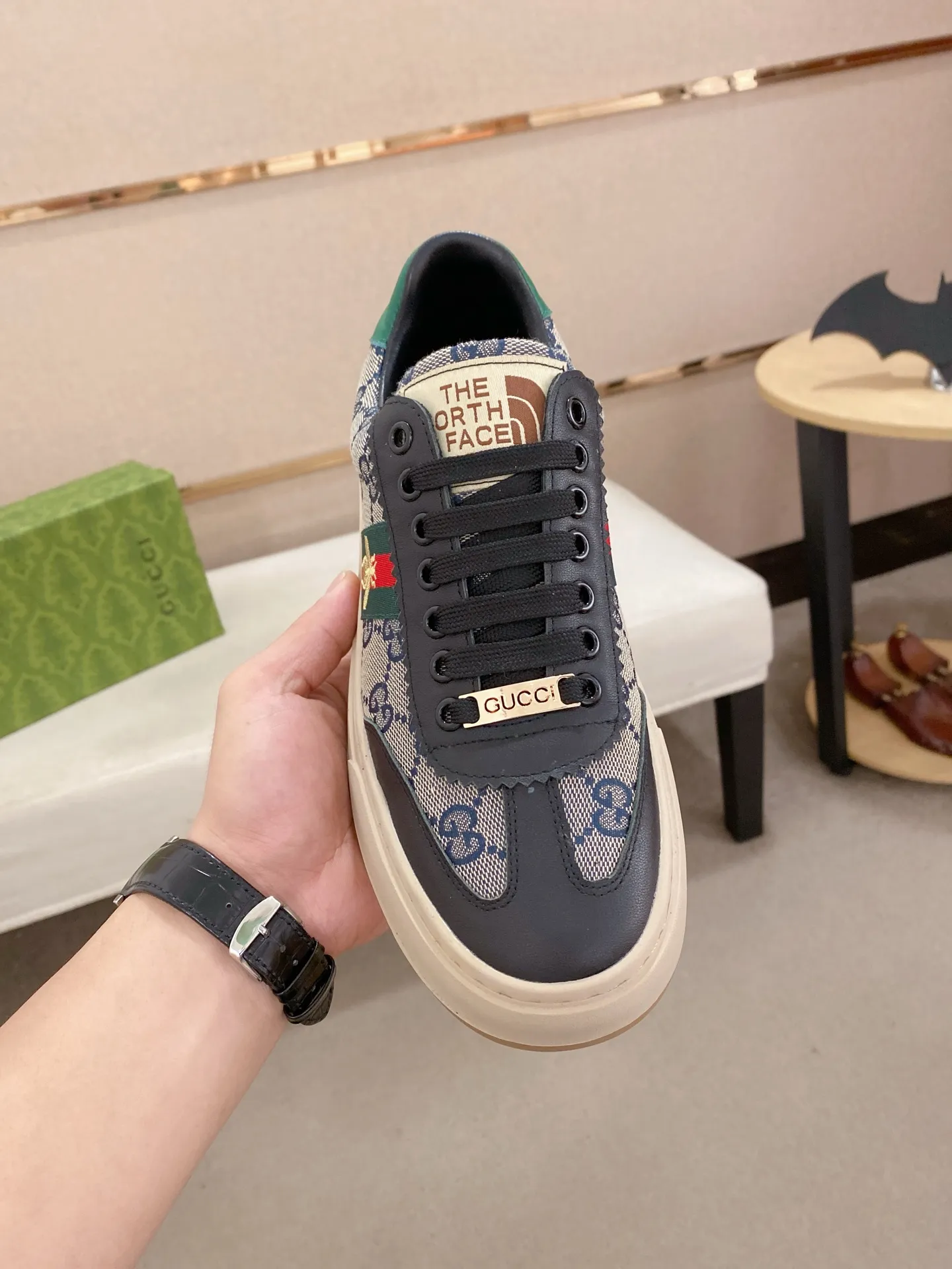Men's clothing and shoes💰:400💰 (GUCCI) The latest model from the official website 🎁🎁Casual and fashionable men's shoes👟, hot style💥The version is simple and elegant, exclusive for trendy men. Unique latest brand elements from the official website👑Original decoration, fashionable and generous, the fabric is original cowhide ✅Sheepskin lining, the official website specifies wear-resistant casual outsole, the classic model is taken in kind at the counter🎬38-44 (45 is not returned or exchanged when customized)